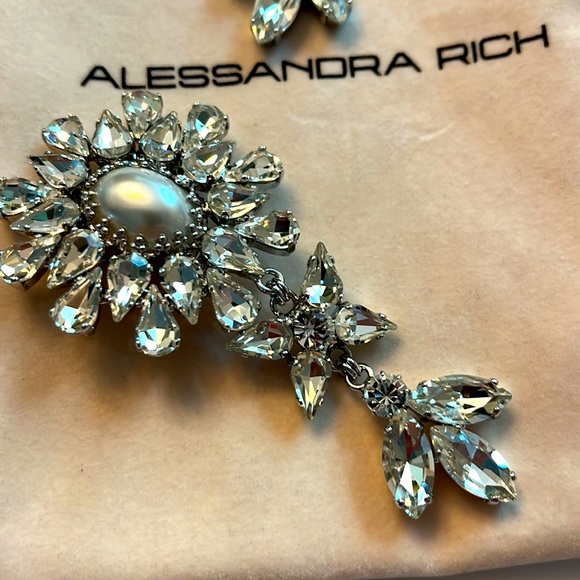🩷🩷RARE ALESSANDRA RICH CLEAR CRYSTALS PLATINUM PLATED EARRINGS CLIP - Picture 2 of 4